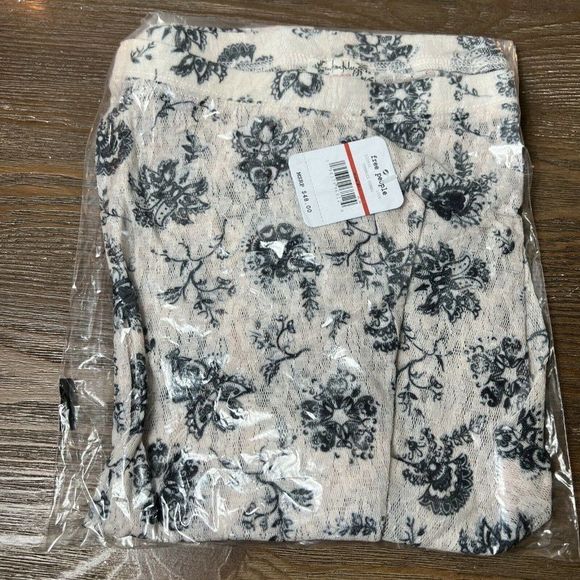 Free People Layered in Lace Legging Ivory Combo‎ Size XS NWT FP - Picture 7 of 8